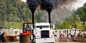 Semi Truck Pulls at Richmond Québec Canada 2015